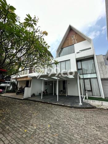 Rumah Luxury Modern Tanpa Renovasi di Jati Padang Jakarta Selatan Rumah Luxury Modern Tanpa Renovasi di Jati Padang Jakarta Selatan