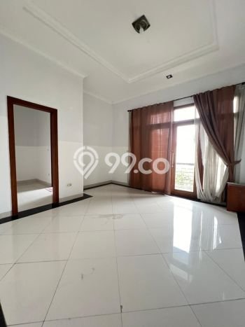 LOKASI PREMIUM! Rumah di Duren Tiga, 5 KM, Area Tenang, Luas 250m2m² LB 300m2m² LOKASI PREMIUM! Rumah di Duren Tiga, 5 KM, Area Tenang, Luas 250m2m² LB 300m2m²