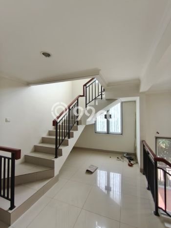 Rumah Modern 4 KT di Gading Serpong Tangerang Semi Furnished Rumah Modern 4 KT di Gading Serpong Tangerang Semi Furnished