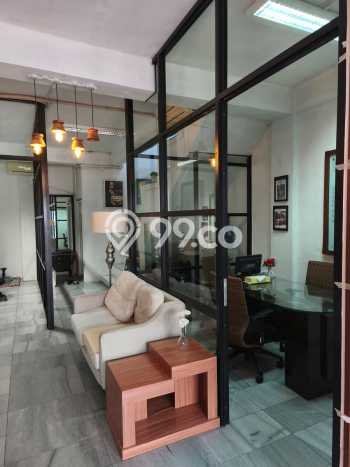 LOKASI STRATEGIS! Ruko di Kebayoran Baru, Luas 121m², Potensi Prospektif LOKASI STRATEGIS! Ruko di Kebayoran Baru, Luas 121m², Potensi Prospektif