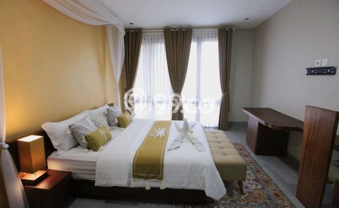 Vila Kawasan , Luas 305m2m², Posisi Strategis Vila Kawasan , Luas 305m2m², Posisi Strategis