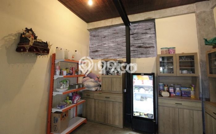 Vila Kawasan , Luas 305m2m², Posisi Strategis Vila Kawasan , Luas 305m2m², Posisi Strategis