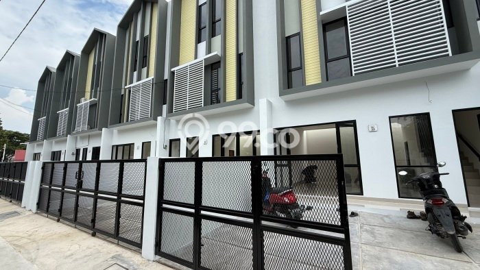 Untuk Dijual! Ruko di Summarecon Bekasi Bekasi LT 88m2 / LB 114m2 Kawasan Strategis Untuk Dijual! Ruko di Summarecon Bekasi Bekasi LT 88m2 / LB 114m2 Kawasan Strategis