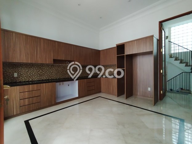 Rumah Luxury Modern Tanpa Renovasi di Pondok Indah Jakarta Selatan Rumah Luxury Modern Tanpa Renovasi di Pondok Indah Jakarta Selatan