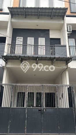 Jual Rumah Eksklusif 3 KT di Kedoya Baru, Jakarta Barat Jual Rumah Eksklusif 3 KT di Kedoya Baru, Jakarta Barat