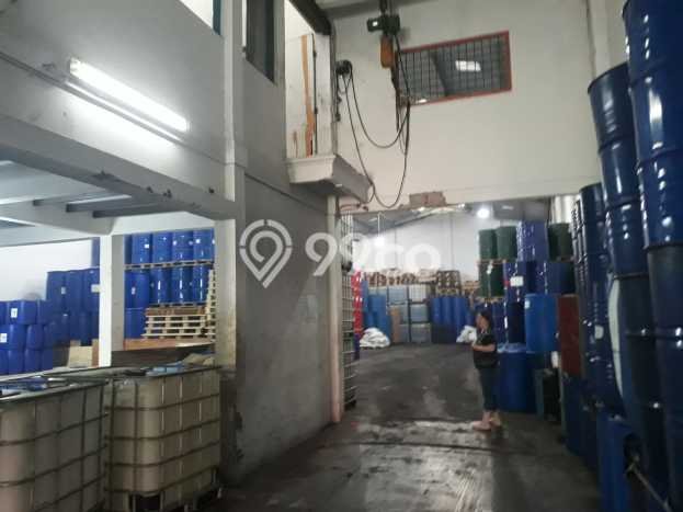 LOKASI STRATEGIS! Gudang Kawasan Setu, Luas 400m², Area Komersial, Jalan Utama LOKASI STRATEGIS! Gudang Kawasan Setu, Luas 400m², Area Komersial, Jalan Utama