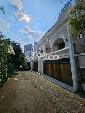Rumah Elit Modern Tanpa Renovasi di Pejaten Jakarta Selatan Rumah Elit Modern Tanpa Renovasi di Pejaten Jakarta Selatan