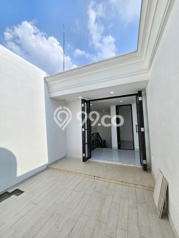 Rumah Elit Modern Tanpa Renovasi di Pejaten Jakarta Selatan Rumah Elit Modern Tanpa Renovasi di Pejaten Jakarta Selatan