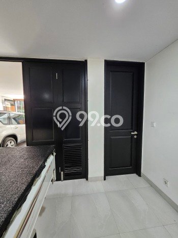 Rumah Elit Modern Tanpa Renovasi di Pejaten Jakarta Selatan Rumah Elit Modern Tanpa Renovasi di Pejaten Jakarta Selatan