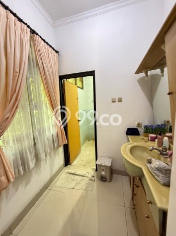 Jual Rumah Luas Elegan Dengan View Eksklusif di Jati Rahayu, Bekasi Jual Rumah Luas Elegan Dengan View Eksklusif di Jati Rahayu, Bekasi