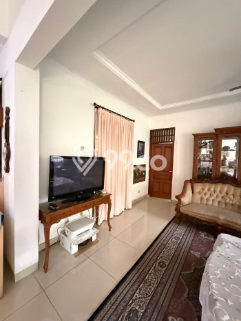 Jual Rumah Luas Elegan Dengan View Eksklusif di Jati Rahayu, Bekasi Jual Rumah Luas Elegan Dengan View Eksklusif di Jati Rahayu, Bekasi