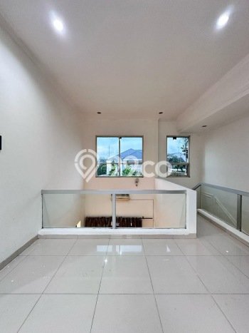 Rumah Elit LB 250m2 Siap Pakai Desain Elegan di Jatimelati, Bekasi Rumah Elit LB 250m2 Siap Pakai Desain Elegan di Jatimelati, Bekasi