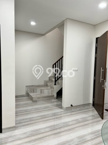 Rumah Luxury Modern Tanpa Renovasi di Pondok Kelapa Jakarta Timur Rumah Luxury Modern Tanpa Renovasi di Pondok Kelapa Jakarta Timur