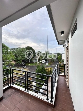 Rumah Elit LB 250m2 Siap Pakai Desain Elegan di Jatimelati, Bekasi Rumah Elit LB 250m2 Siap Pakai Desain Elegan di Jatimelati, Bekasi