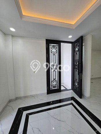 Rumah Elit Modern Tanpa Renovasi di Pejaten Jakarta Selatan Rumah Elit Modern Tanpa Renovasi di Pejaten Jakarta Selatan