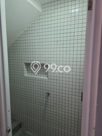Jual Rumah Eksklusif 4 KT di Utan Kayu, Jakarta Timur Jual Rumah Eksklusif 4 KT di Utan Kayu, Jakarta Timur