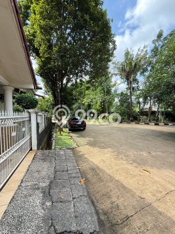 Jual Rumah Luas Elegan Dengan View Eksklusif di Jati Rahayu, Bekasi Jual Rumah Luas Elegan Dengan View Eksklusif di Jati Rahayu, Bekasi