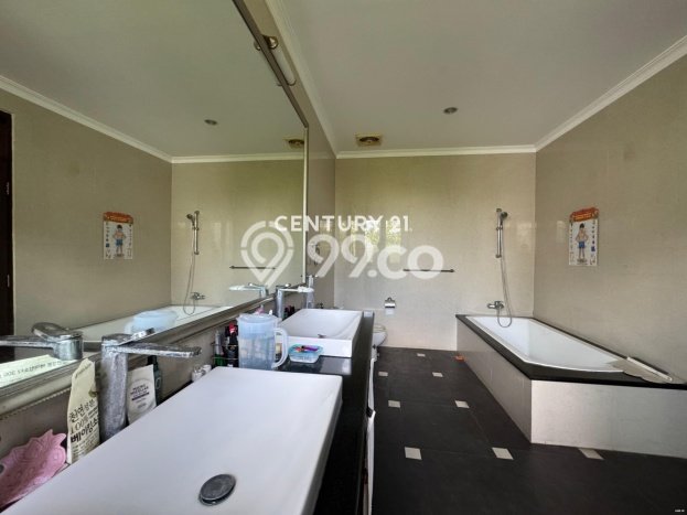 Siap Huni Hunian Elit 5 Kamar di Cilandak Dekat ke Mana Pun Siap Huni Hunian Elit 5 Kamar di Cilandak Dekat ke Mana Pun
