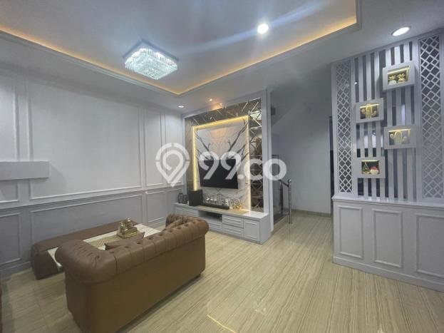 Dijual Rumah Luas Megah Dengan View Eksklusif di Jelambar, Jakarta Barat Dijual Rumah Luas Megah Dengan View Eksklusif di Jelambar, Jakarta Barat