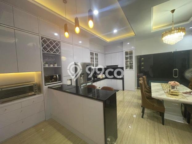 Dijual Rumah Luas Megah Dengan View Eksklusif di Jelambar, Jakarta Barat Dijual Rumah Luas Megah Dengan View Eksklusif di Jelambar, Jakarta Barat