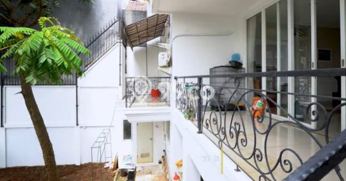 For Sale! Premium House LT 435m2 Desain Elegan di Kemanggisan For Sale! Premium House LT 435m2 Desain Elegan di Kemanggisan