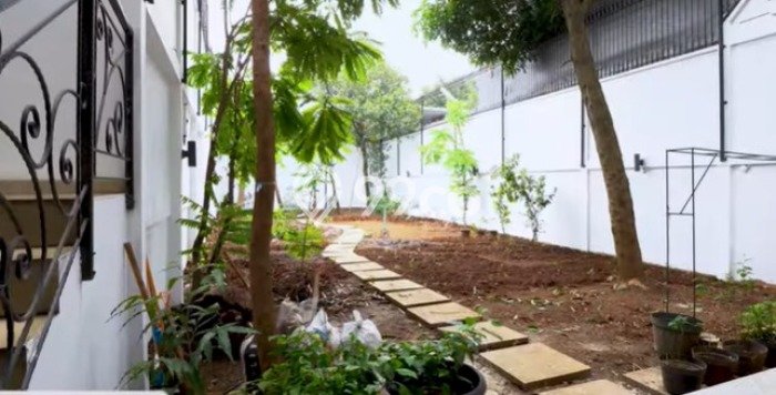 For Sale! Premium House LT 435m2 Desain Elegan di Kemanggisan For Sale! Premium House LT 435m2 Desain Elegan di Kemanggisan