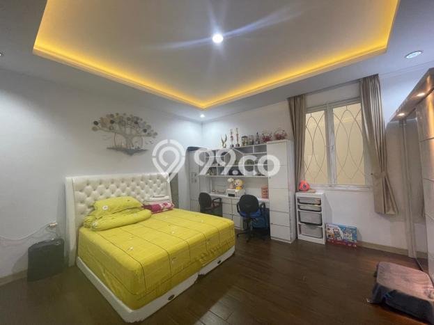 Dijual Rumah Luas Megah Dengan View Eksklusif di Jelambar, Jakarta Barat Dijual Rumah Luas Megah Dengan View Eksklusif di Jelambar, Jakarta Barat