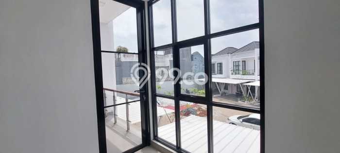 Rumah Luas Asri 2 KT Siap Pakai di Pondok Ranji Tangerang Selatan Rumah Luas Asri 2 KT Siap Pakai di Pondok Ranji Tangerang Selatan