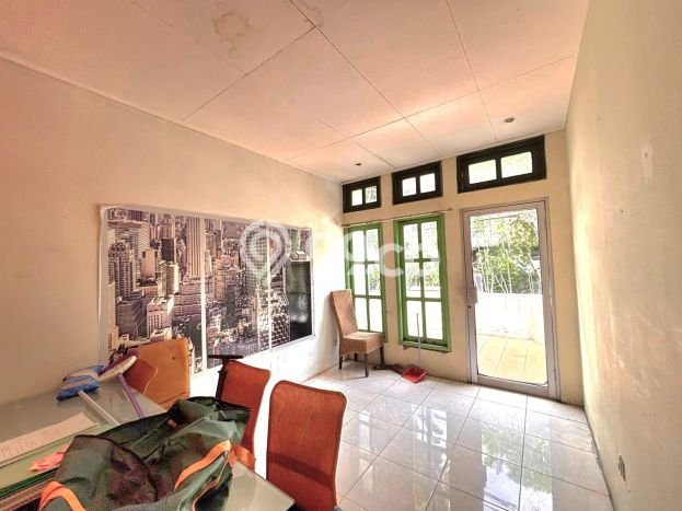 Hunian Elit LB 200m2 Siap Huni Desain Elegan di Bintaro, Tangerang Selatan Hunian Elit LB 200m2 Siap Huni Desain Elegan di Bintaro, Tangerang Selatan