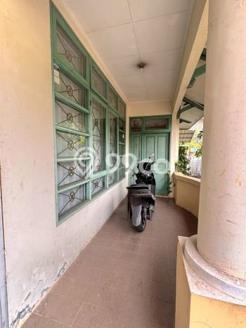 Hunian Elit LB 200m2 Siap Huni Desain Elegan di Bintaro, Tangerang Selatan Hunian Elit LB 200m2 Siap Huni Desain Elegan di Bintaro, Tangerang Selatan