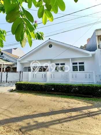 Rumah sewa siap pakai 3 KT di Bintaro, Tangerang Selatan Rumah sewa siap pakai 3 KT di Bintaro, Tangerang Selatan