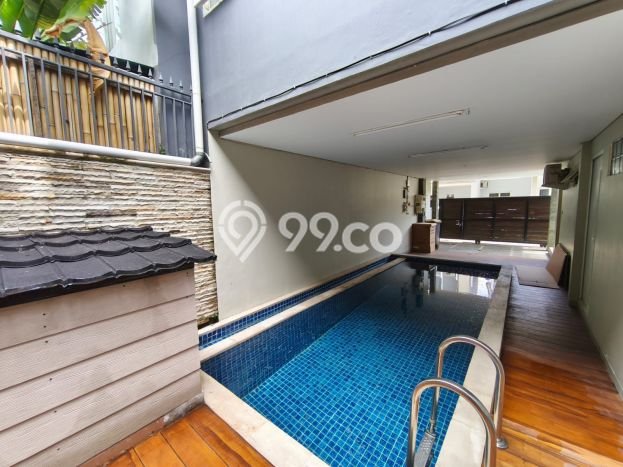 Rumah Nyaman di , 4 KT, Area Strategis, LT 110m2m² Bangunan 300m2m² Rumah Nyaman di , 4 KT, Area Strategis, LT 110m2m² Bangunan 300m2m²