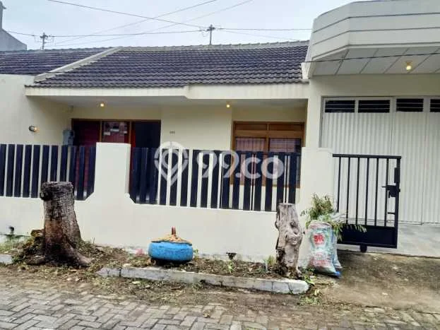 DREAM HOME! Rumah area Pedurungan, 2 KT, Bebas Banjir, Luas 108m2m² Bangunan 108m2m² DREAM HOME! Rumah area Pedurungan, 2 KT, Bebas Banjir, Luas 108m2m² Bangunan 108m2m²