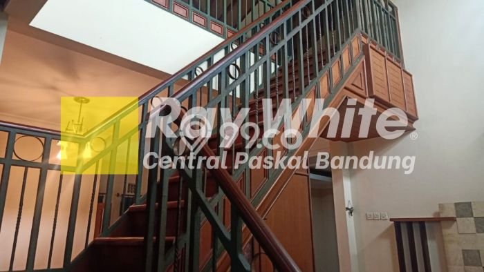 LIMITED OFFER! Rumah Berkualitas di Gunung Batu, Luas 179m² Bangunan 240m² LIMITED OFFER! Rumah Berkualitas di Gunung Batu, Luas 179m² Bangunan 240m²