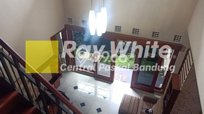 LIMITED OFFER! Rumah Berkualitas di Gunung Batu, Luas 179m² Bangunan 240m² LIMITED OFFER! Rumah Berkualitas di Gunung Batu, Luas 179m² Bangunan 240m²