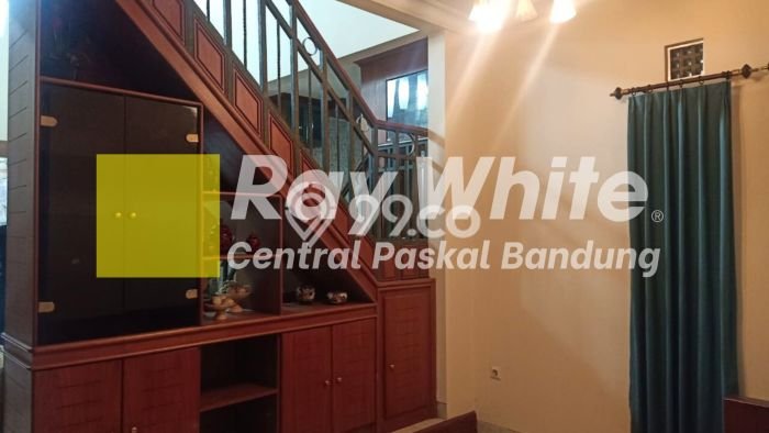 LIMITED OFFER! Rumah Berkualitas di Gunung Batu, Luas 179m² Bangunan 240m² LIMITED OFFER! Rumah Berkualitas di Gunung Batu, Luas 179m² Bangunan 240m²