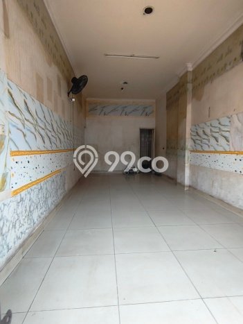 AREA KOMERSIAL! Ruko For Rent di Tangerang, Luas 29m², Jalan Utama AREA KOMERSIAL! Ruko For Rent di Tangerang, Luas 29m², Jalan Utama