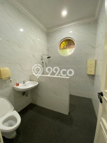 Jual Rumah Luas Elegan Dengan View Eksklusif di Kemang, Jakarta Selatan Jual Rumah Luas Elegan Dengan View Eksklusif di Kemang, Jakarta Selatan