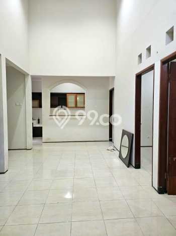 Dijual Hunian Rumah Terawat 3 KT di Bintaro, Tangerang Selatan Dijual Hunian Rumah Terawat 3 KT di Bintaro, Tangerang Selatan