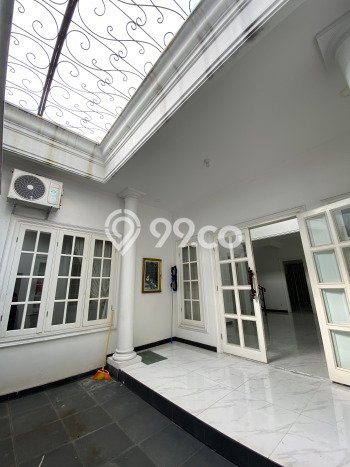 Jual Rumah Luas Elegan Dengan View Eksklusif di Kemang, Jakarta Selatan Jual Rumah Luas Elegan Dengan View Eksklusif di Kemang, Jakarta Selatan