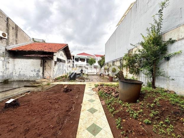 Tanah Dijual Lokasi Strategis di Jakarta Barat dengan Luas 350m2 Tanah Dijual Lokasi Strategis di Jakarta Barat dengan Luas 350m2