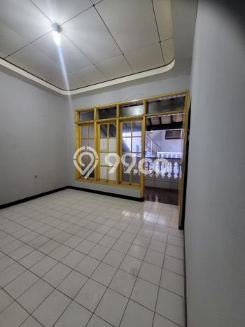 LOKASI BISNIS! Komersial For Rent Kawasan Antapani, Luas 320m2m², Jalan Utama LOKASI BISNIS! Komersial For Rent Kawasan Antapani, Luas 320m2m², Jalan Utama
