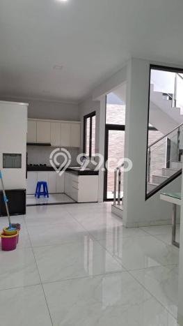 Disewakan Komersial di Kawasan Ramai Sudirman Luas 400m2 Disewakan Komersial di Kawasan Ramai Sudirman Luas 400m2