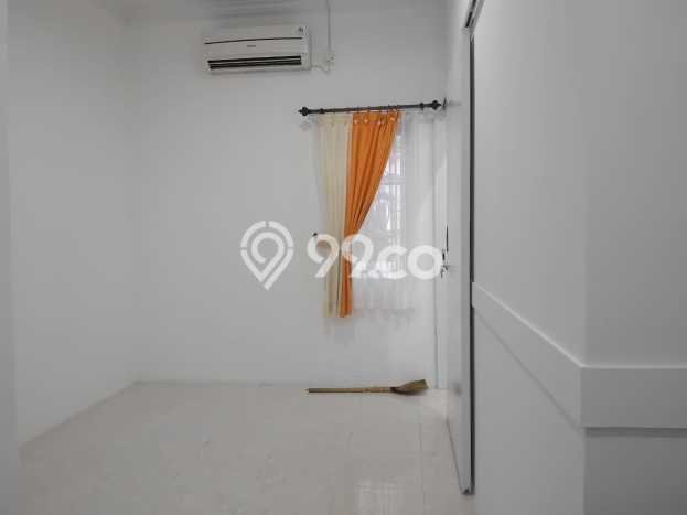 Rumah di Kesambi, Akses ke Pusat Kota, 4 KT, LT 210m² Bangunan 200m² Rumah di Kesambi, Akses ke Pusat Kota, 4 KT, LT 210m² Bangunan 200m²