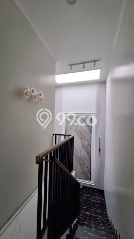 Rumah Elit LB 140m2 Siap Huni Desain Elegan di BSD, Tangerang Rumah Elit LB 140m2 Siap Huni Desain Elegan di BSD, Tangerang