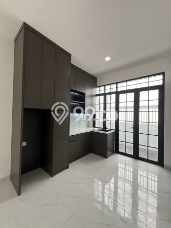 Rumah Luas Asri 3 KT Siap Pakai di BSD Tangerang Rumah Luas Asri 3 KT Siap Pakai di BSD Tangerang