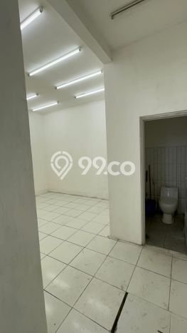 Ruko Disewakan Kawasan Jatiwaringin, Luas 345m2m², Lokasi Bisnis, Akses Utama Ruko Disewakan Kawasan Jatiwaringin, Luas 345m2m², Lokasi Bisnis, Akses Utama
