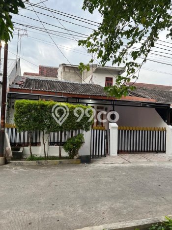 Disewakan! Rumah 2 Kamar Tidur &
2 Kamar Mandi di Pekayon, Bekasi Disewakan! Rumah 2 Kamar Tidur &
2 Kamar Mandi di Pekayon, Bekasi