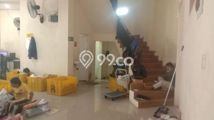 Ruko disewakan lokasi strategis Ciracas Jakarta Timur 202m2 Ruko disewakan lokasi strategis Ciracas Jakarta Timur 202m2