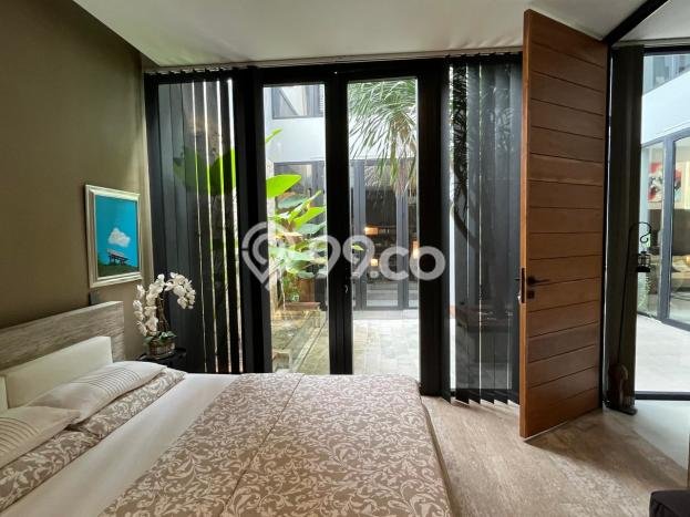 Rumah Elit LB 536m2 Siap Pakai Desain Elegan di Krapyak, Semarang Rumah Elit LB 536m2 Siap Pakai Desain Elegan di Krapyak, Semarang
